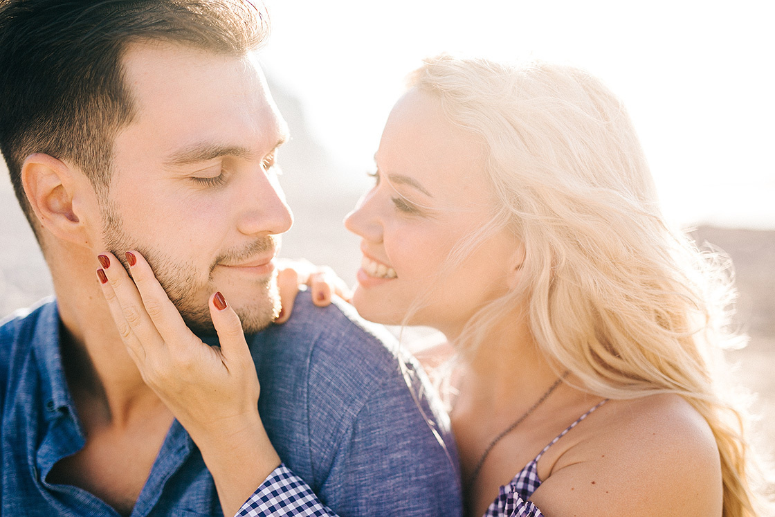 Фото Обручения пары на берегу океана. Свадебный фотограф в Риге Юрий Кор