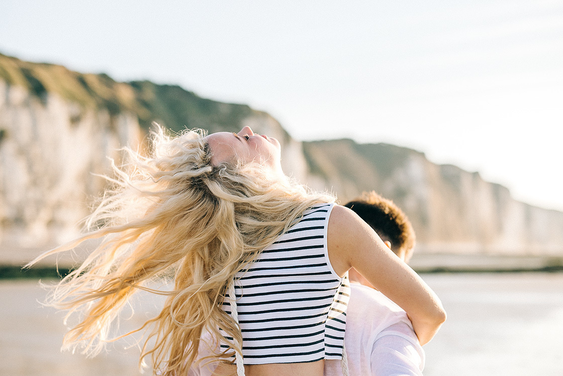 Фото Обручения пары на берегу океана. Свадебный фотограф в Риге Юрий Кор