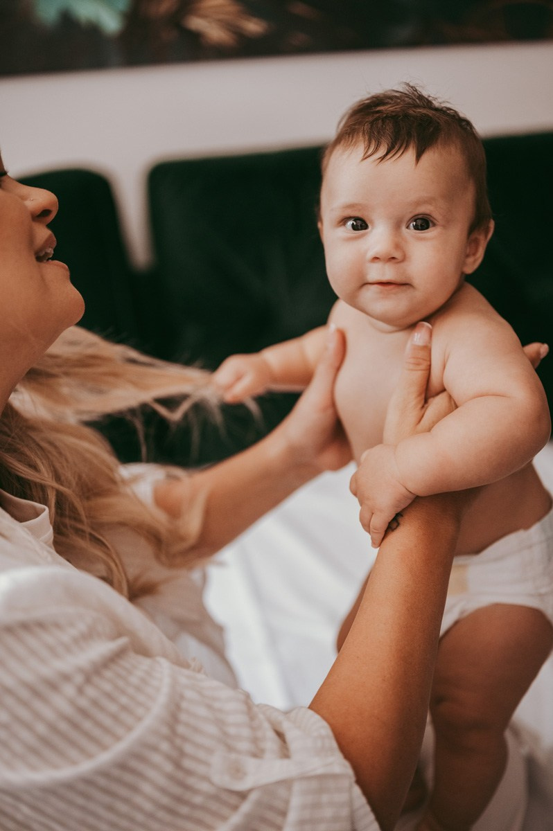 fotografisanje beba kod kuce, porodicno fotografisanje, fotografisanje decefotografisanje beba kod kuce, porodicno fotografisanje, fotografisanje dece, mama i beba, prve dane sa bebom, kozmetika za bebe, poklon za decu, soba za bebu, decija garderoba, majcinstvo, nega novorodjenceta, priprema za porodjaj, nega beba, dojenje