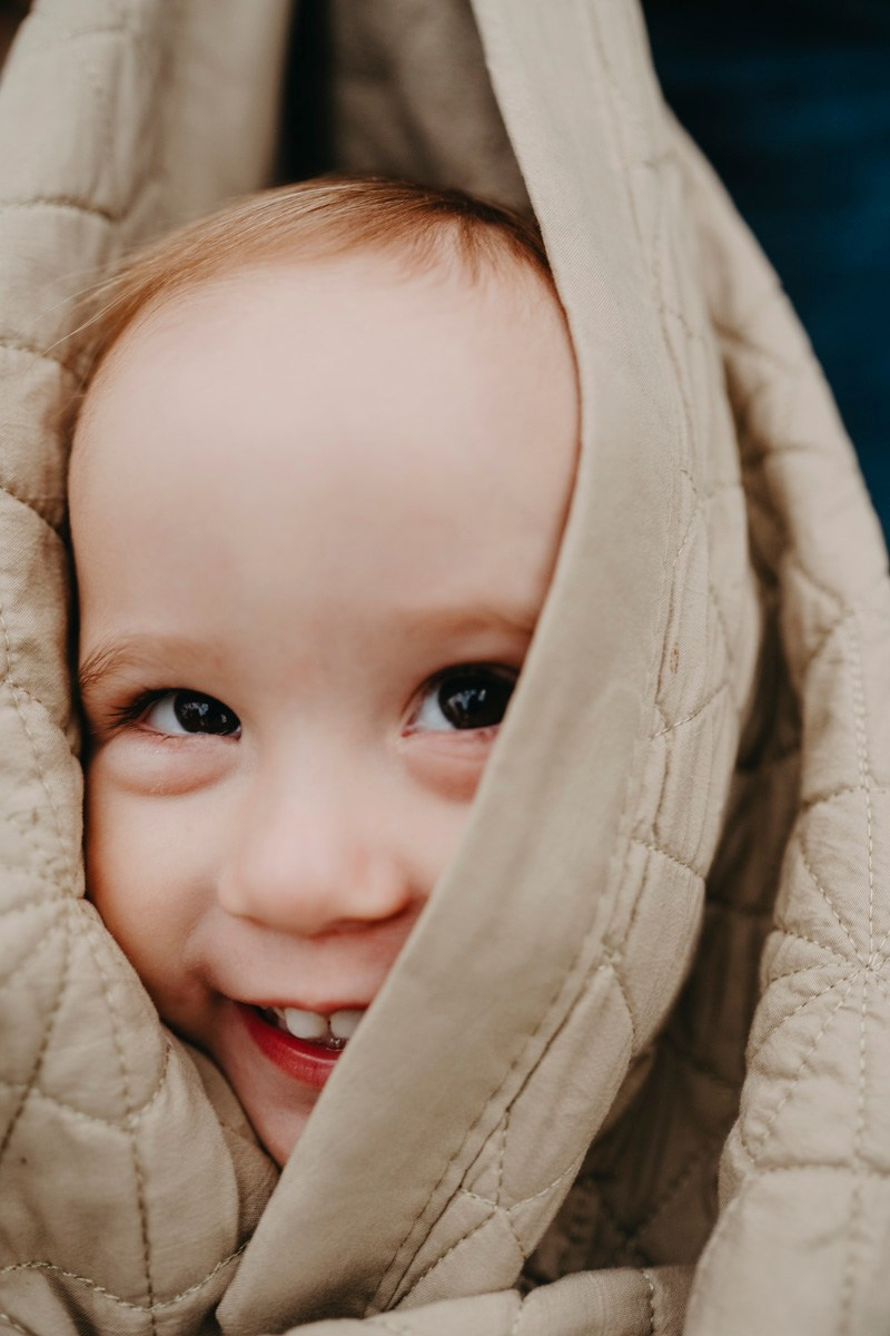 Nevena, Dusan i Vuk porodicno fotografisanje napolju. Deciji i porodicni fotograf u Beogradu Oksana Skendzic