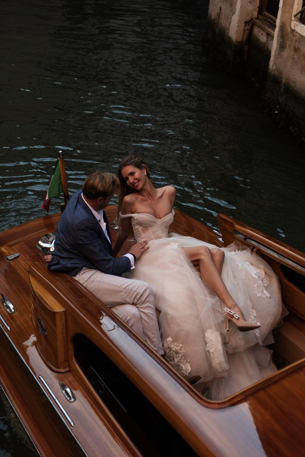 Wedding Photoshoot in Venice'sept 23. Lake Como Wedding Photographer | Elegant & Timeless Photography in Italy