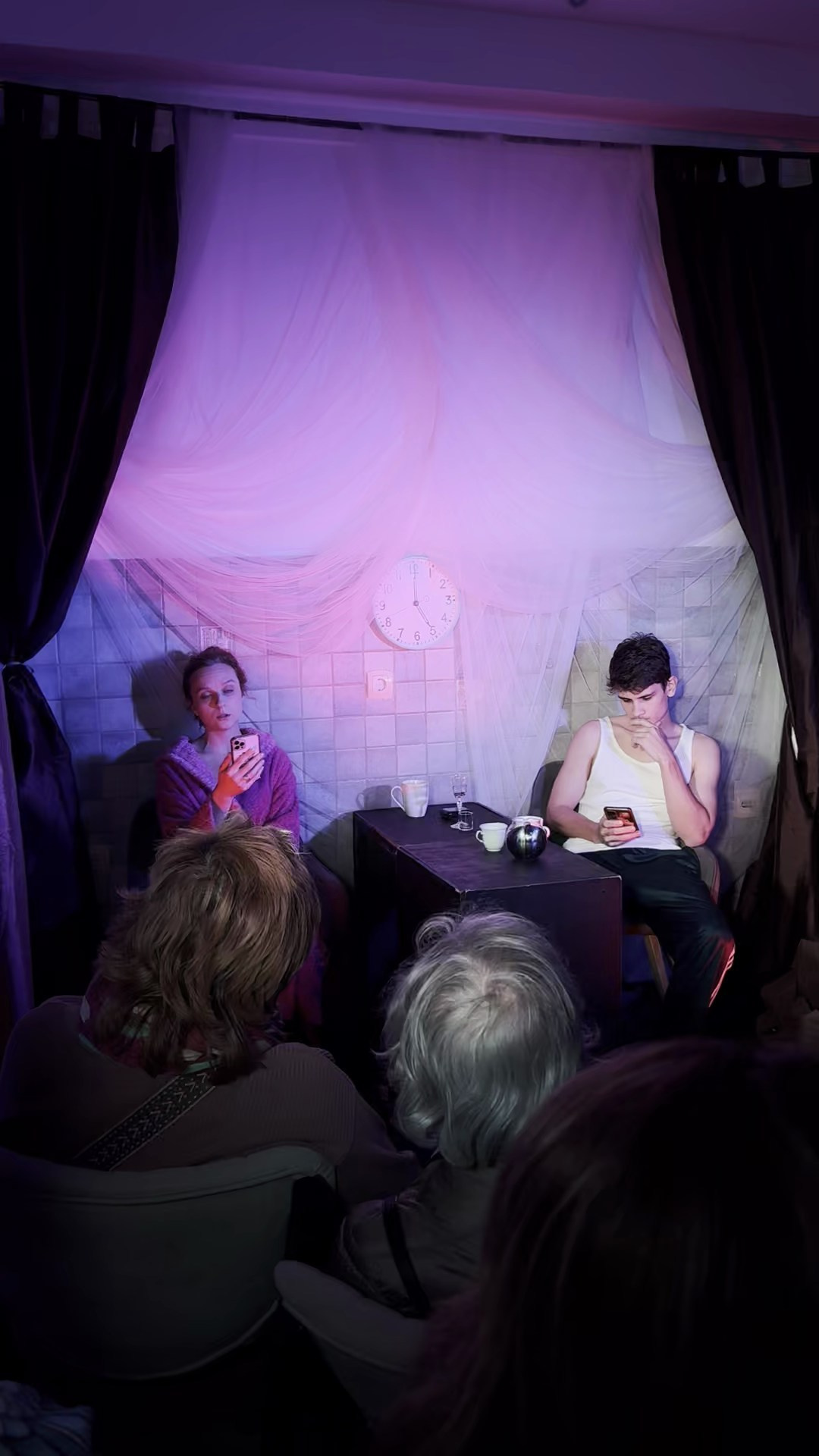 Фоторепортаж вистави у Будві. Портретний фотограф Альона Новгородцева