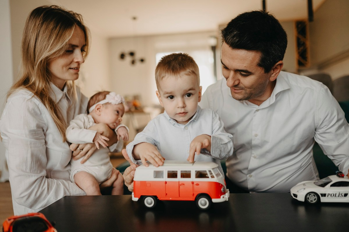 Fotografisanje bebe kod kuce — Milana, Milos, Marko i Mila. Deciji i porodicni fotograf u Beogradu Oksana Skendzic
