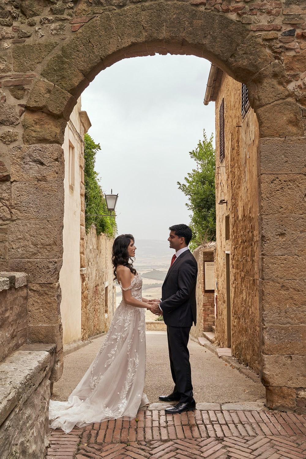 Wedding photoshoot in Pienza. Photographer in Italy Natalie Bero