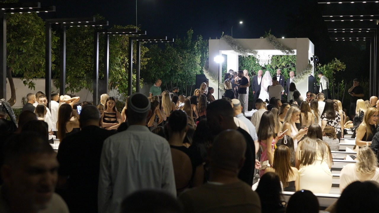 VIA / BASICO. Wedding and events photographers Studio Shalom