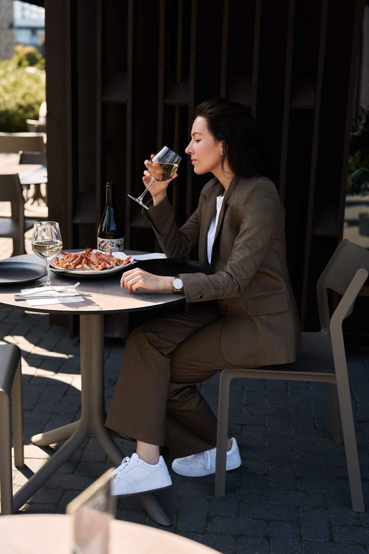 YALA — PREMIUM. Boutique 3D product pack-shot Studio