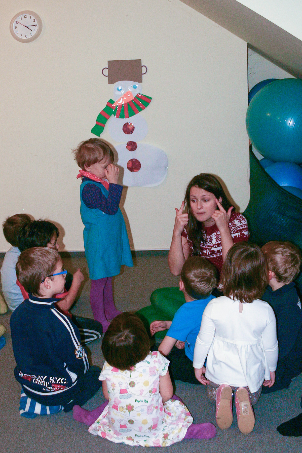 Christmas Party with Mortimer. Kiki-Niki-Cha! Learn, play, and discover with us!