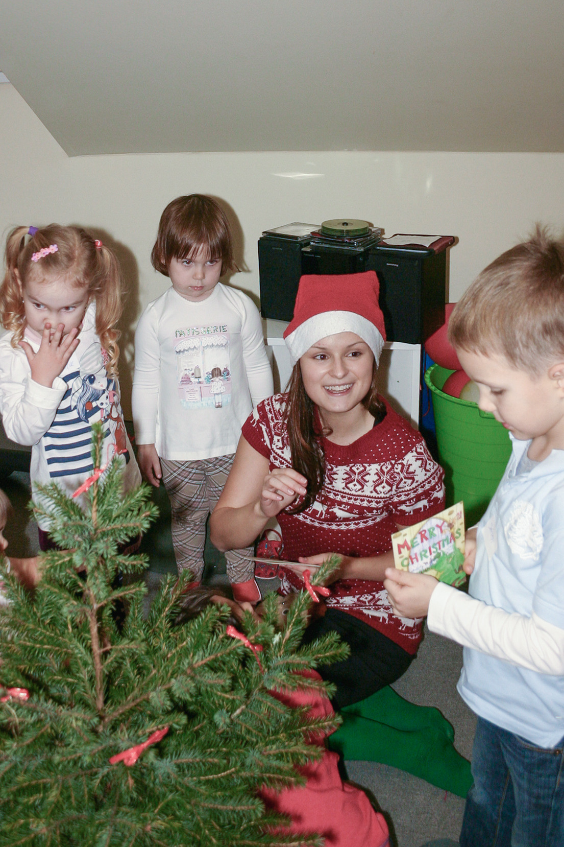 Christmas Party with Mortimer. Kiki-Niki-Cha! Learn, play, and discover with us!