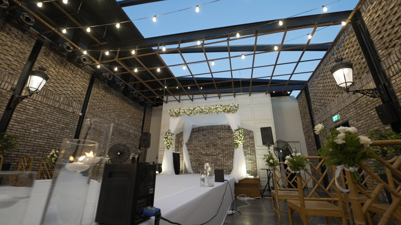 VIA / BASICO. Wedding and events photographers Studio Shalom