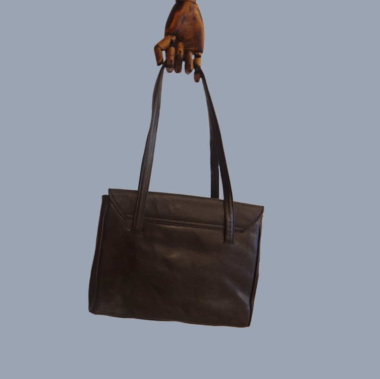 Bally. Современнные и актикварные украшения в Барселоне, Москве и Санкт-Петербурге