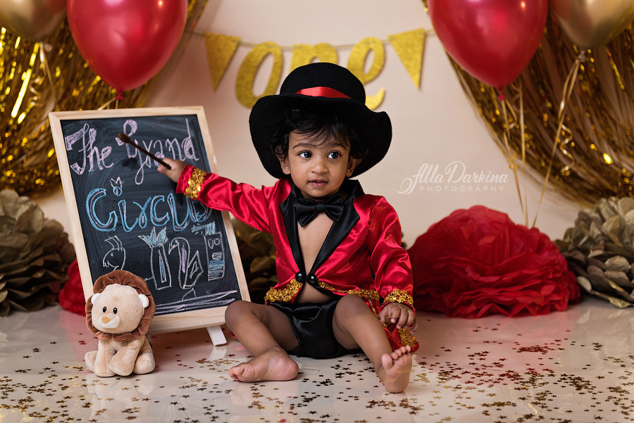 Cake smash session. Circus. Newborn and family photographer. Hills District. Sydney