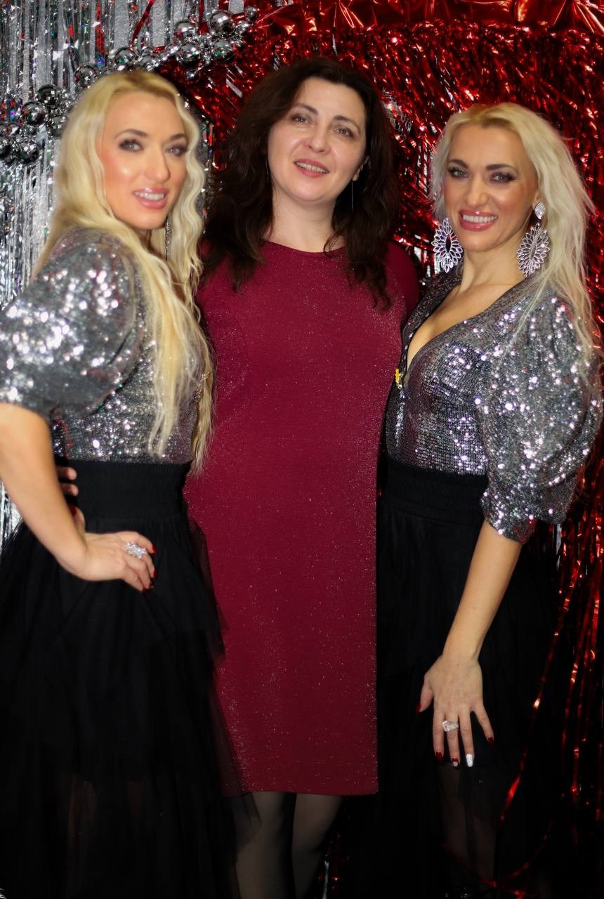 Під омелою. VALERIIA VIUNOVA individual shooting\love story\event\brand