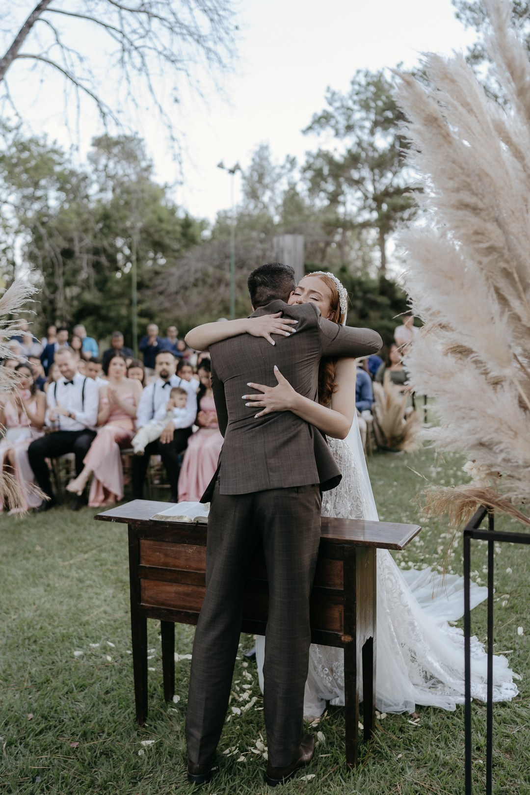 Vivian e Paulo. Edu e Josi Fotografia de Casamento em Belo Horizonte | Fotos Naturais