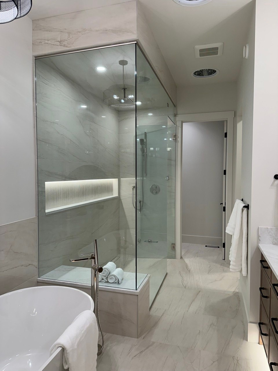 Bathrooms & Showers. Moroz Building Solutions LTD