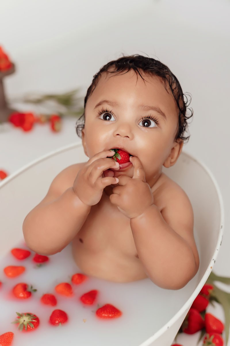 Cakesmash Fotoshooting total Erdbeerisch. Neugeborenenfotografie, Babyfotografie in Düsseldorf und Umgebung