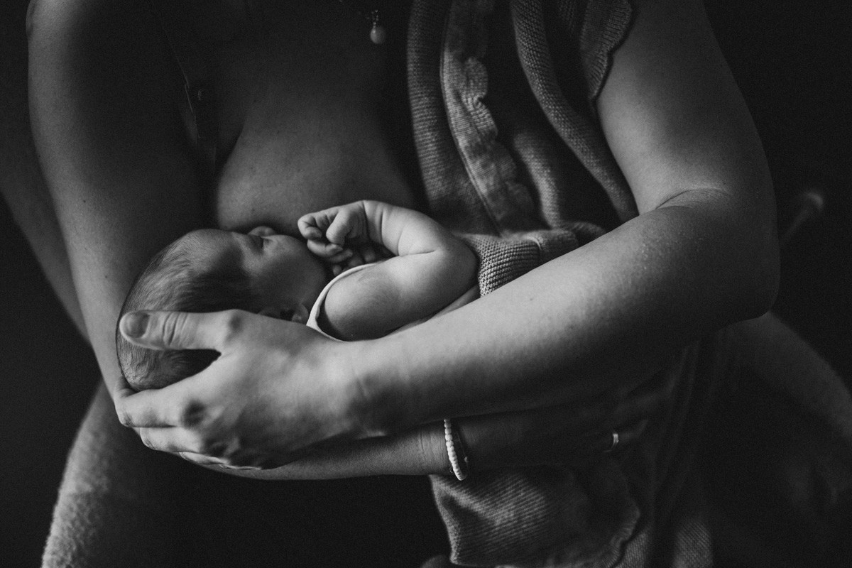 Kad je ljubav postala jos veca — porodicno fotografisanje kod kuce. Deciji i porodicni fotograf u Beogradu Oksana Skendzic