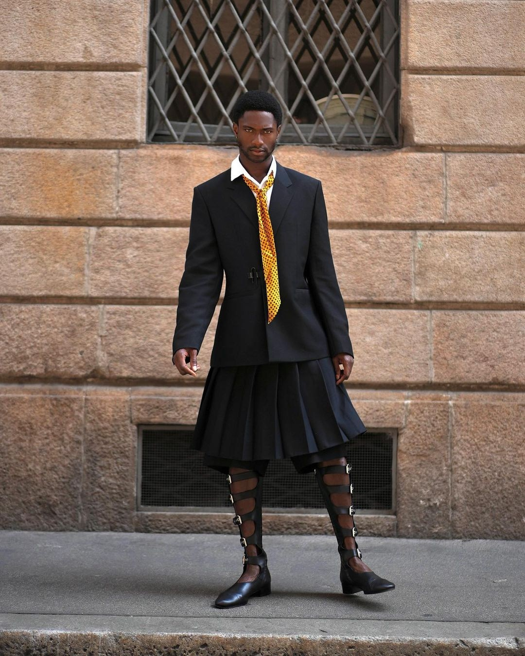 Sadiqdesh. Julia Di |Fashion streetstyle photographer|videomaker in Milan & Paris