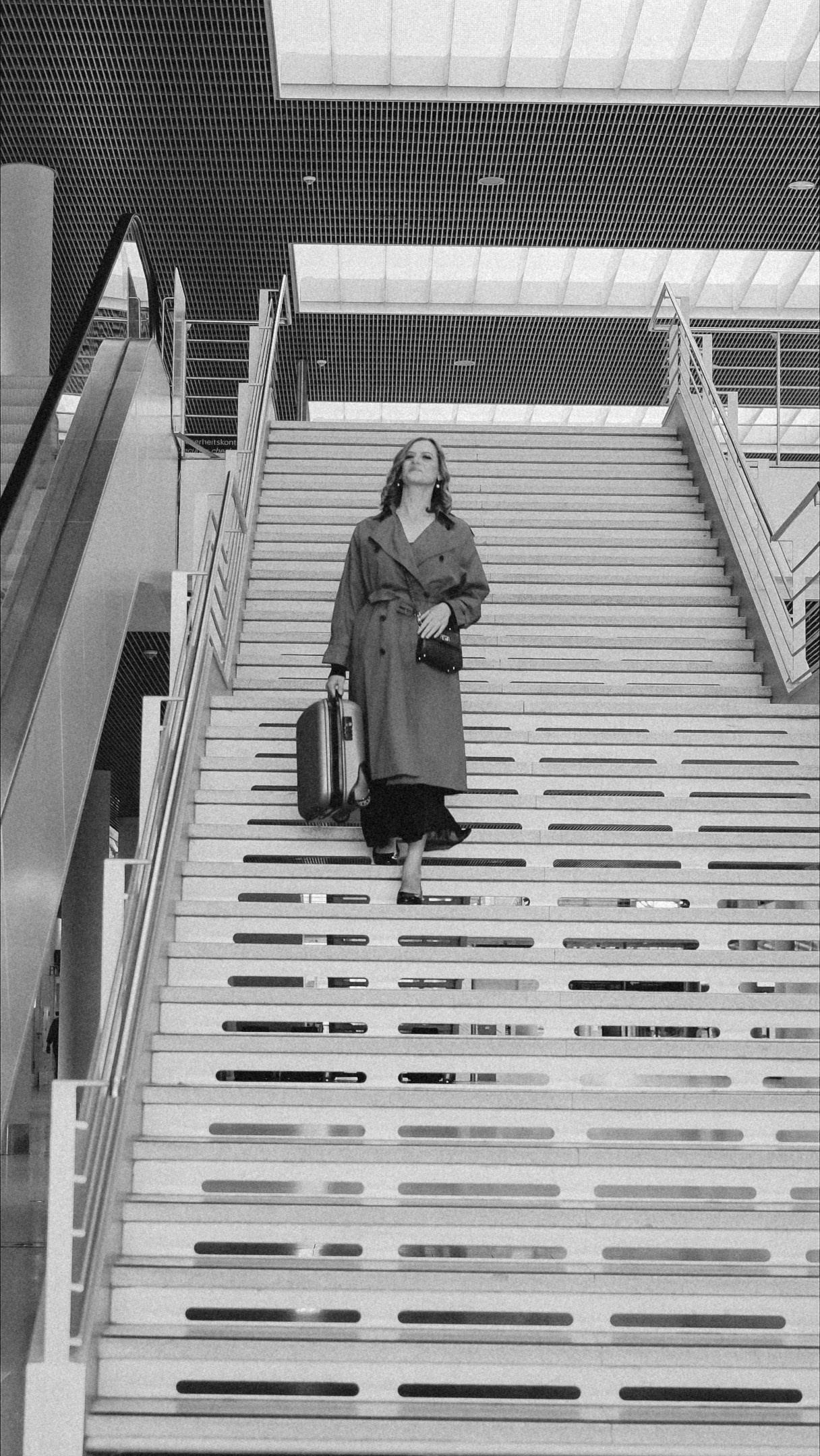 Schwarz-Weiß-Fotoshooting am Flughafen. Schwarz-weiß Fotografie in Münster. Fotografin Viktoria Roschen