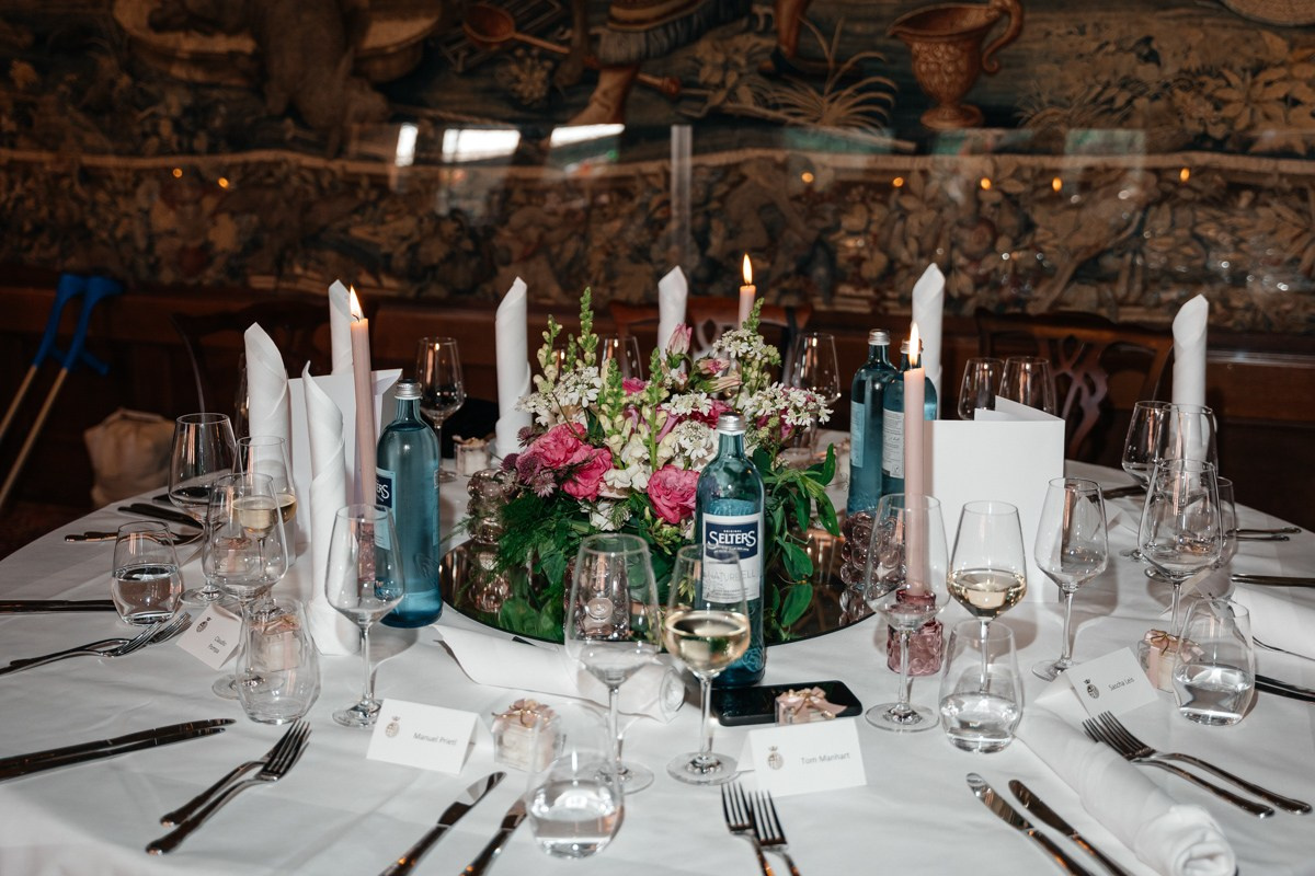 decoration set in kronberg red hall