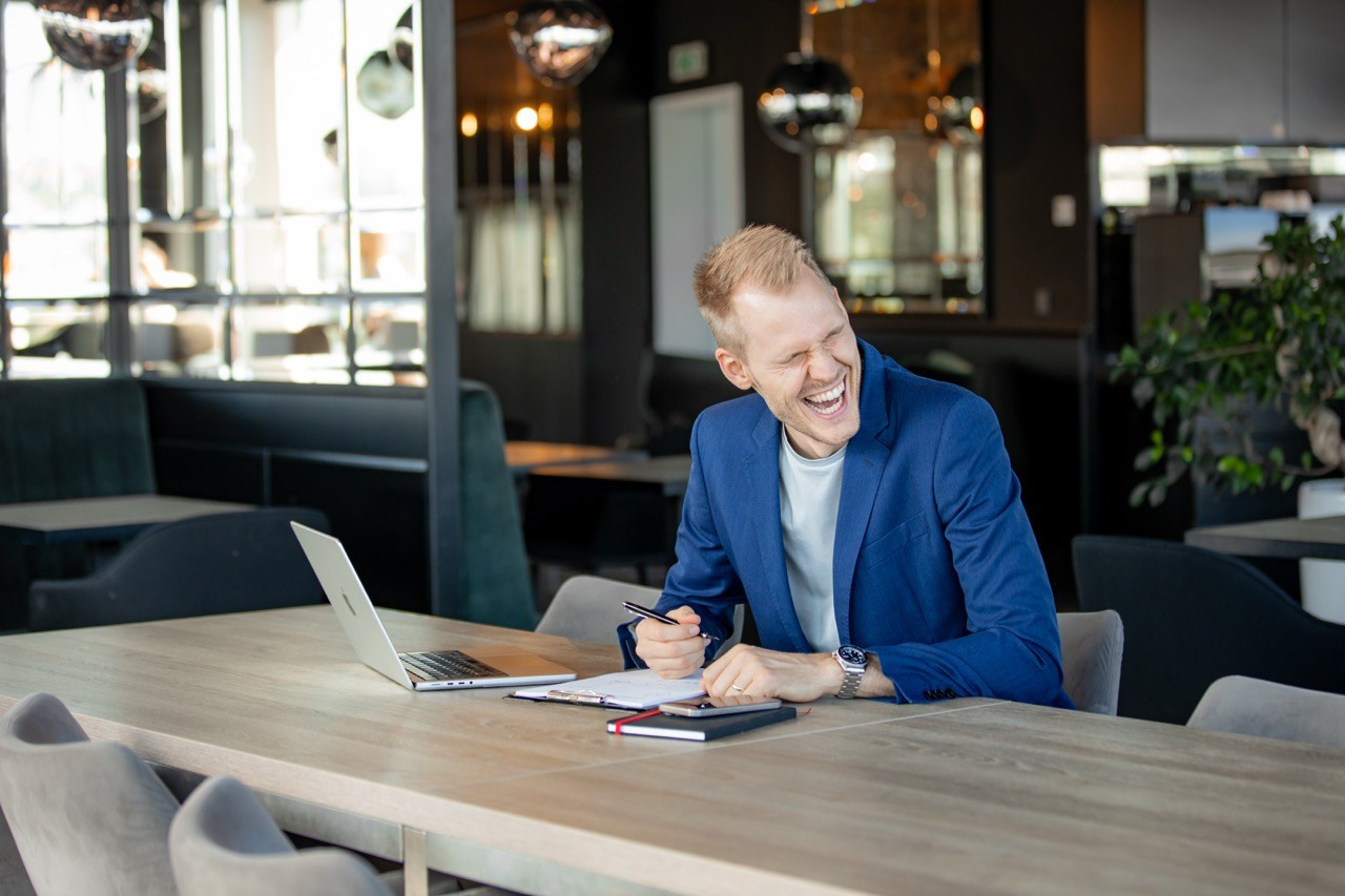 Korporátní a firemní fotografie. Dana Lišková — Empatická fotografka | Introspektivní umělkyně | Neurodivergentní koučka| Zakladatelka Artepy.cz