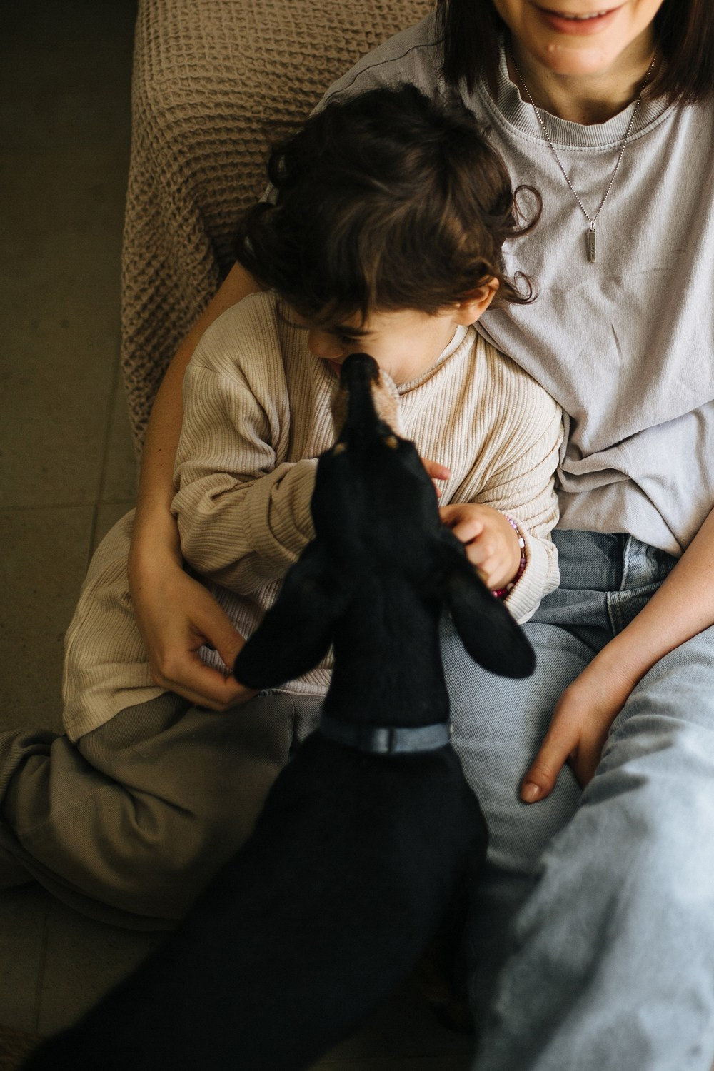Mom&daughter at home. Family photographer in Israel