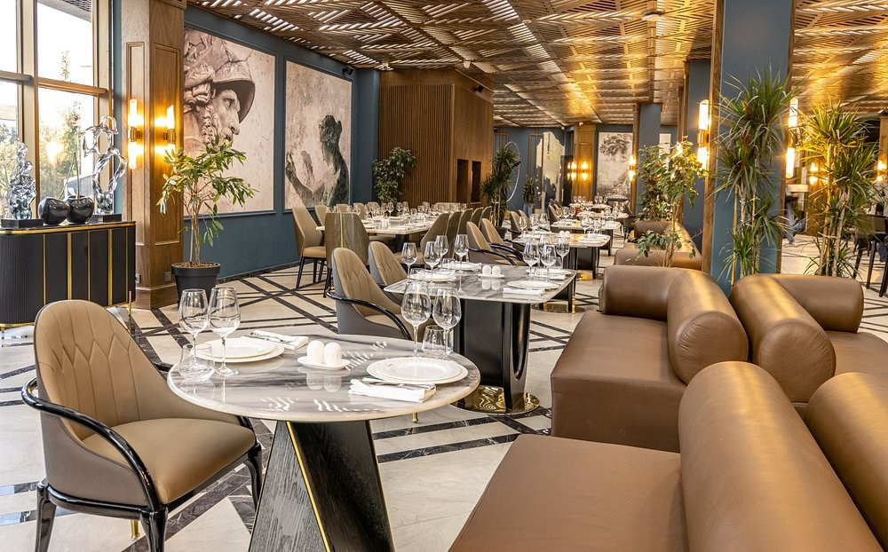 Senate Restaurant & Lounge. Главная