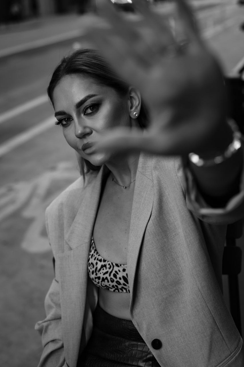 Street shoot with Yulia. VALERIIA VIUNOVA individual shooting\love story\event\brand