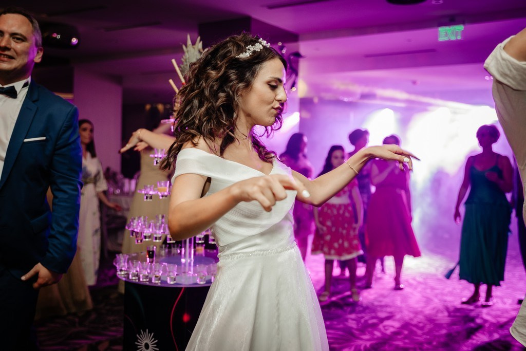 Isil si Radu by Fotograf nunta Iasi — Eduard Schiopu