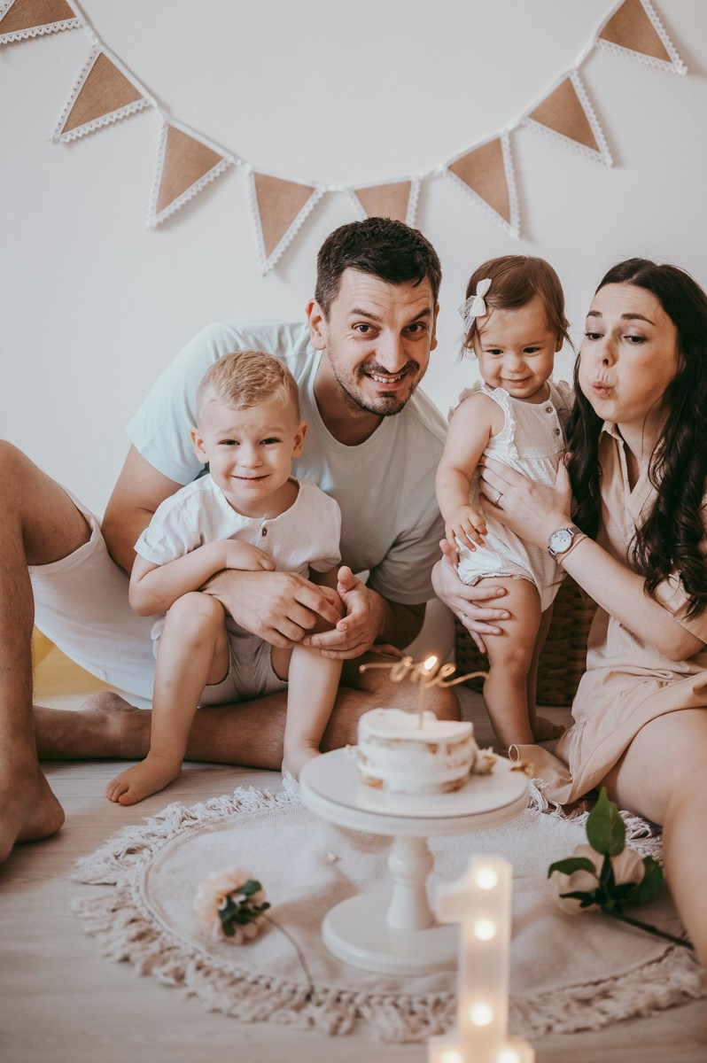 Srnin prvi rodjendan. Deciji i porodicni fotograf u Beogradu Oksana Skendzic