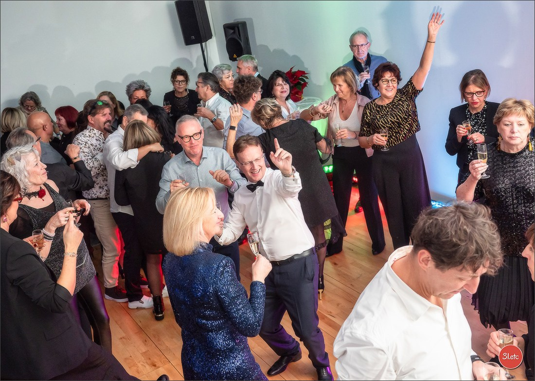 New Year 2025 in Manicook restraunt. Photographe à Strasbourg | Portraits, Studio, Enfants, Événements