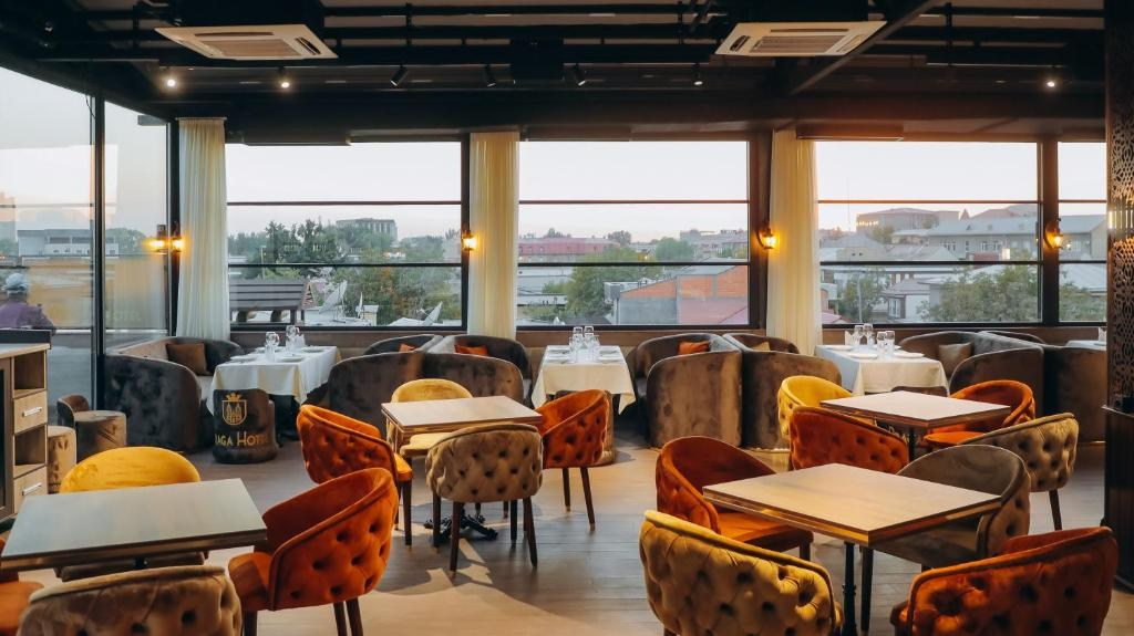 KARLOV BY PRAGA. ОНЛАЙН — ГАЛЛЕРЕЯ