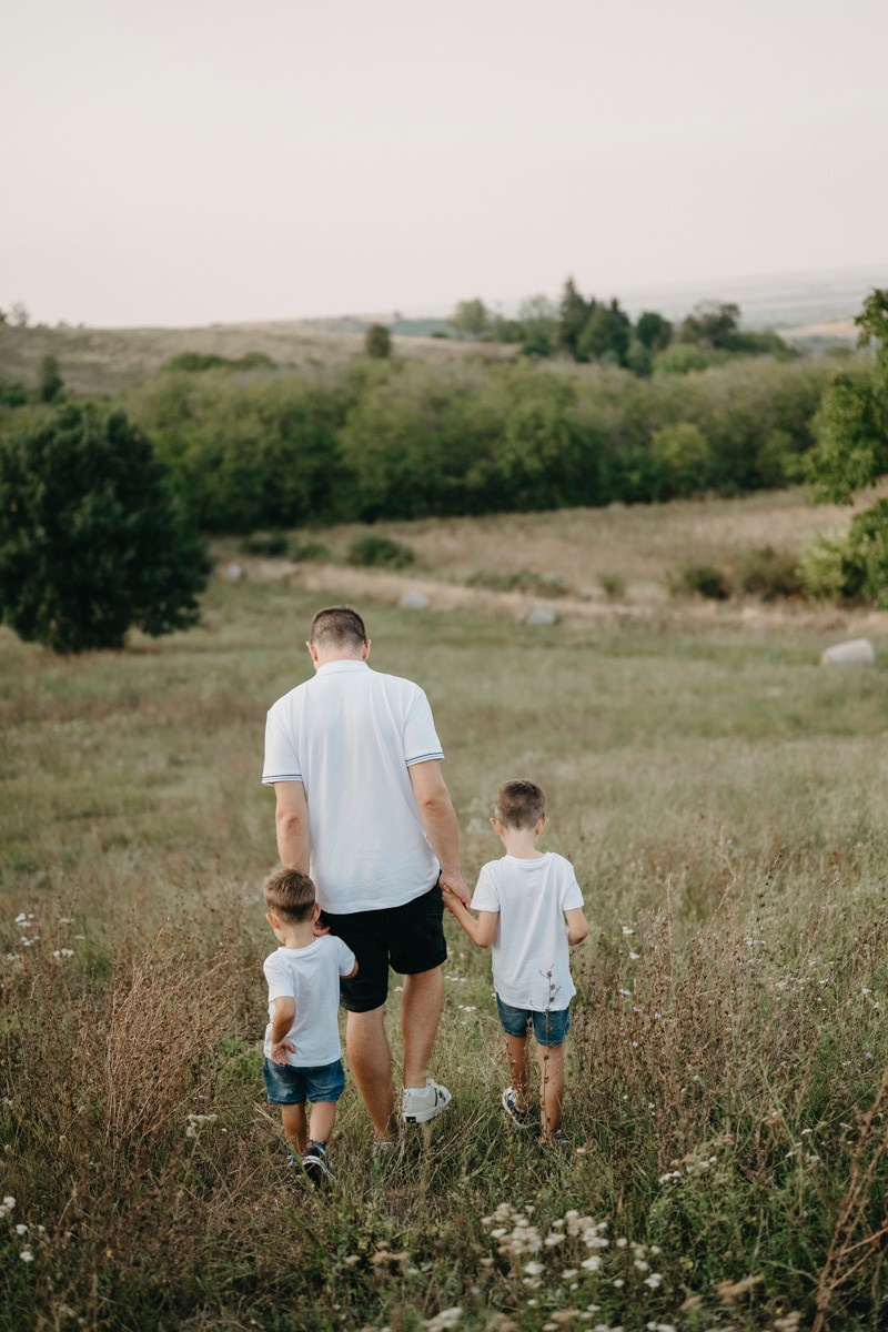 Basici / porodicno fotografisanje u prirodi. Deciji i porodicni fotograf u Beogradu Oksana Skendzic