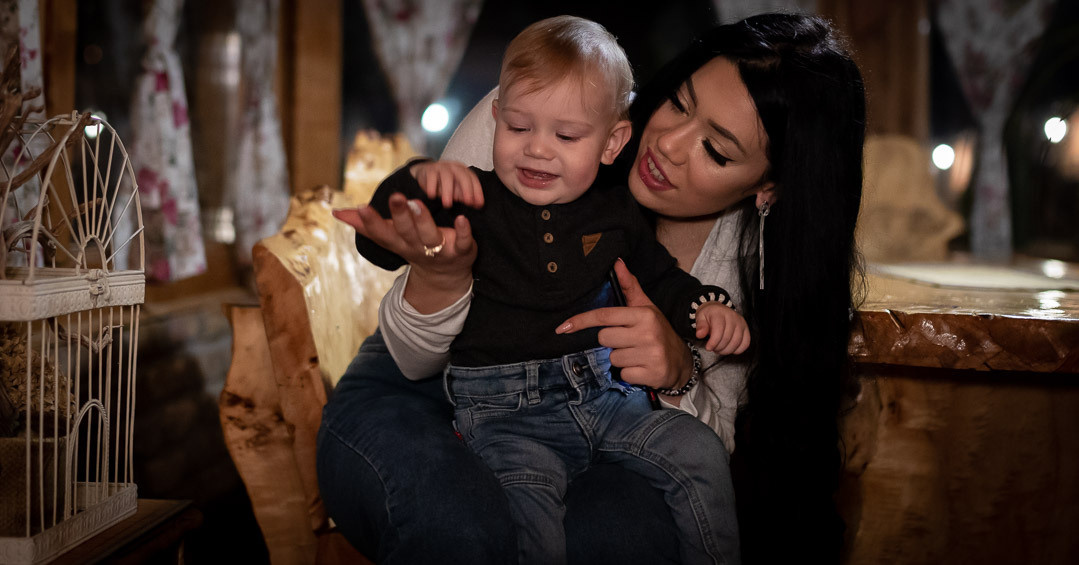 fotografisanje majke i sina na proslavi prvog rođendana