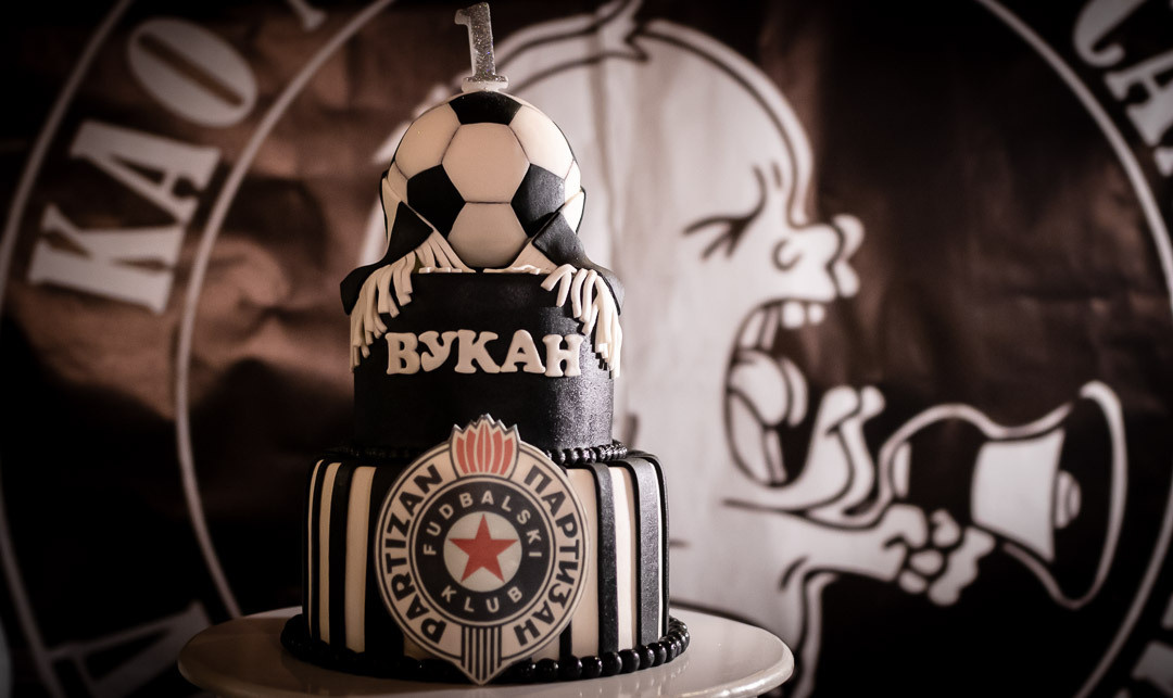 Fotografija partizan torte na proslavi prvog rođendana
