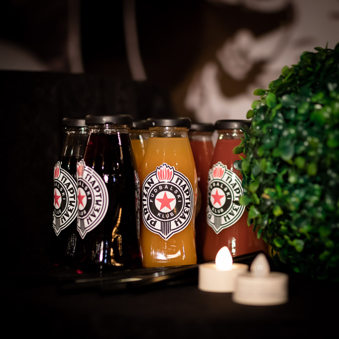 Fotografisanje partizan sokića na proslavi prvog rođendana