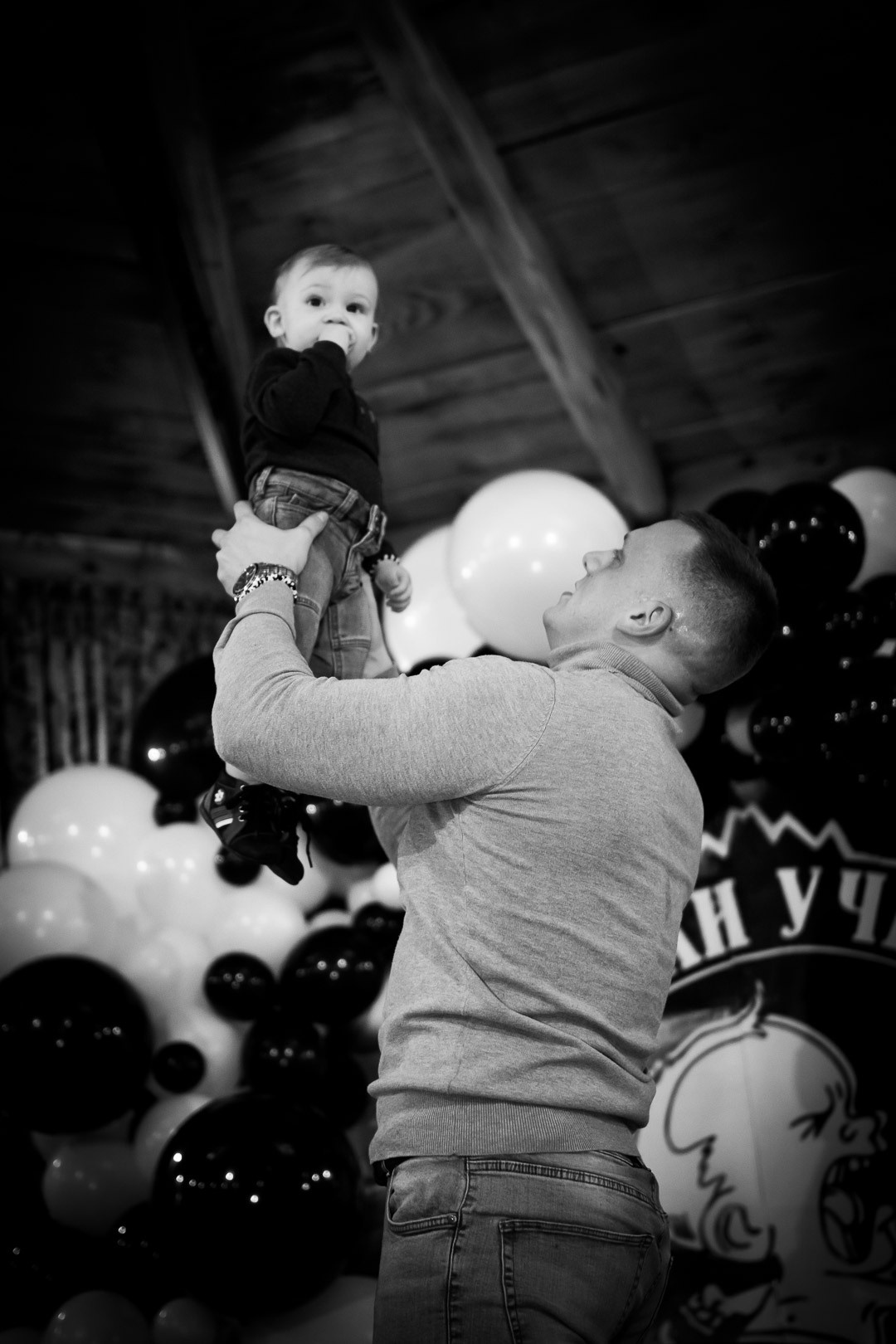 Fotografisanje oca i sina na proslavi prvog rođendana