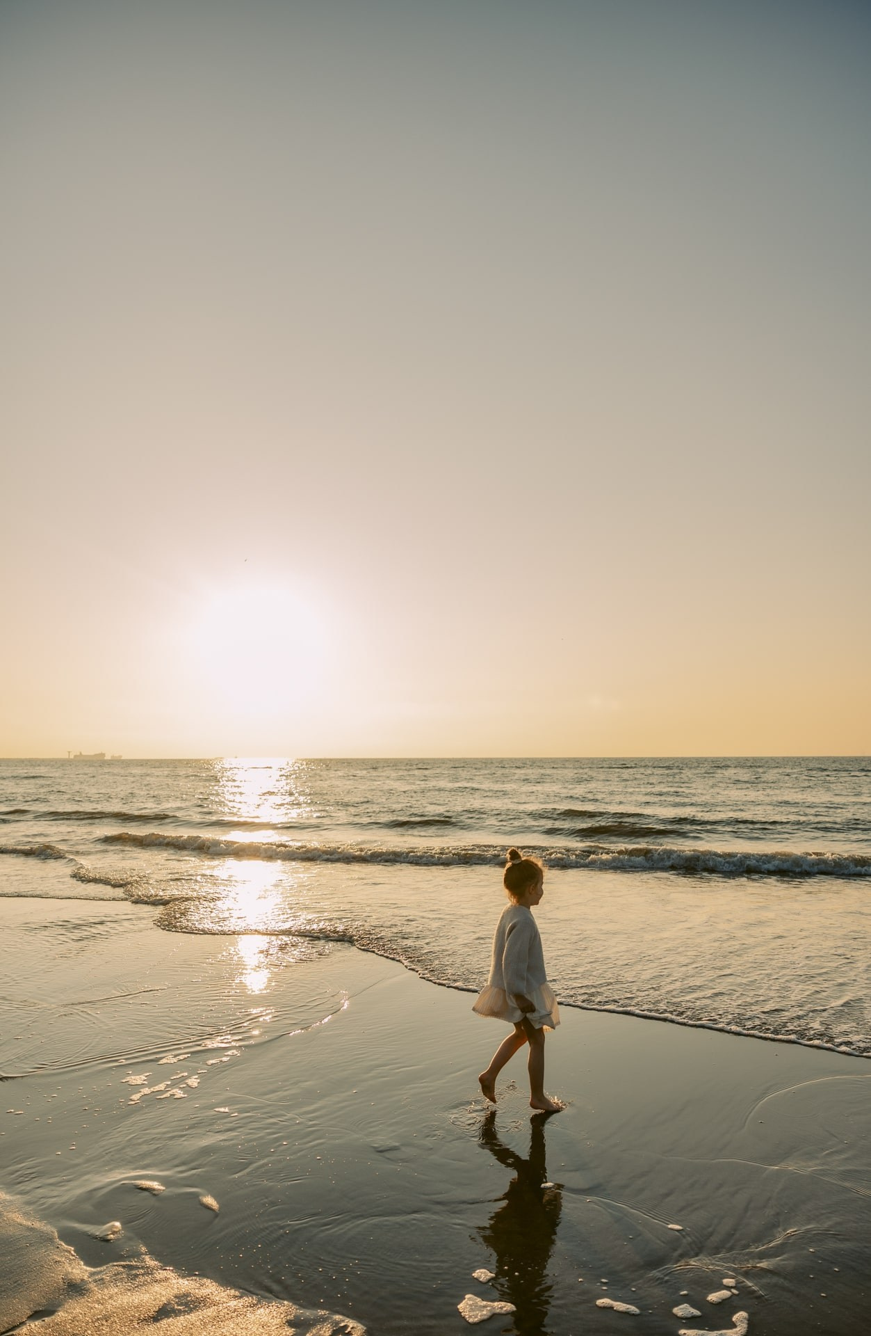 Seaside Portraits — Summer Breeze in Hoek van Holland. Romantic & Soulful Photography by Natalia Olhova in Rotterdam