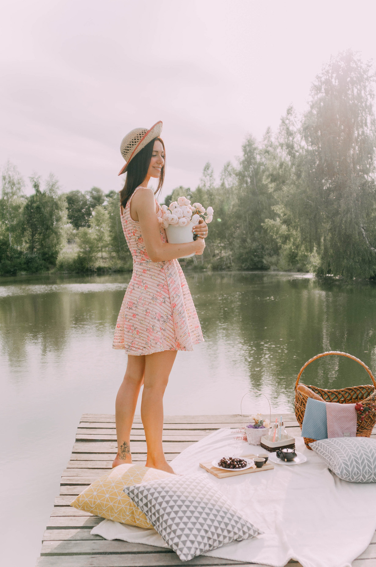 Picnic on the river photoshoot with Ira. Photographer Rouen, France
