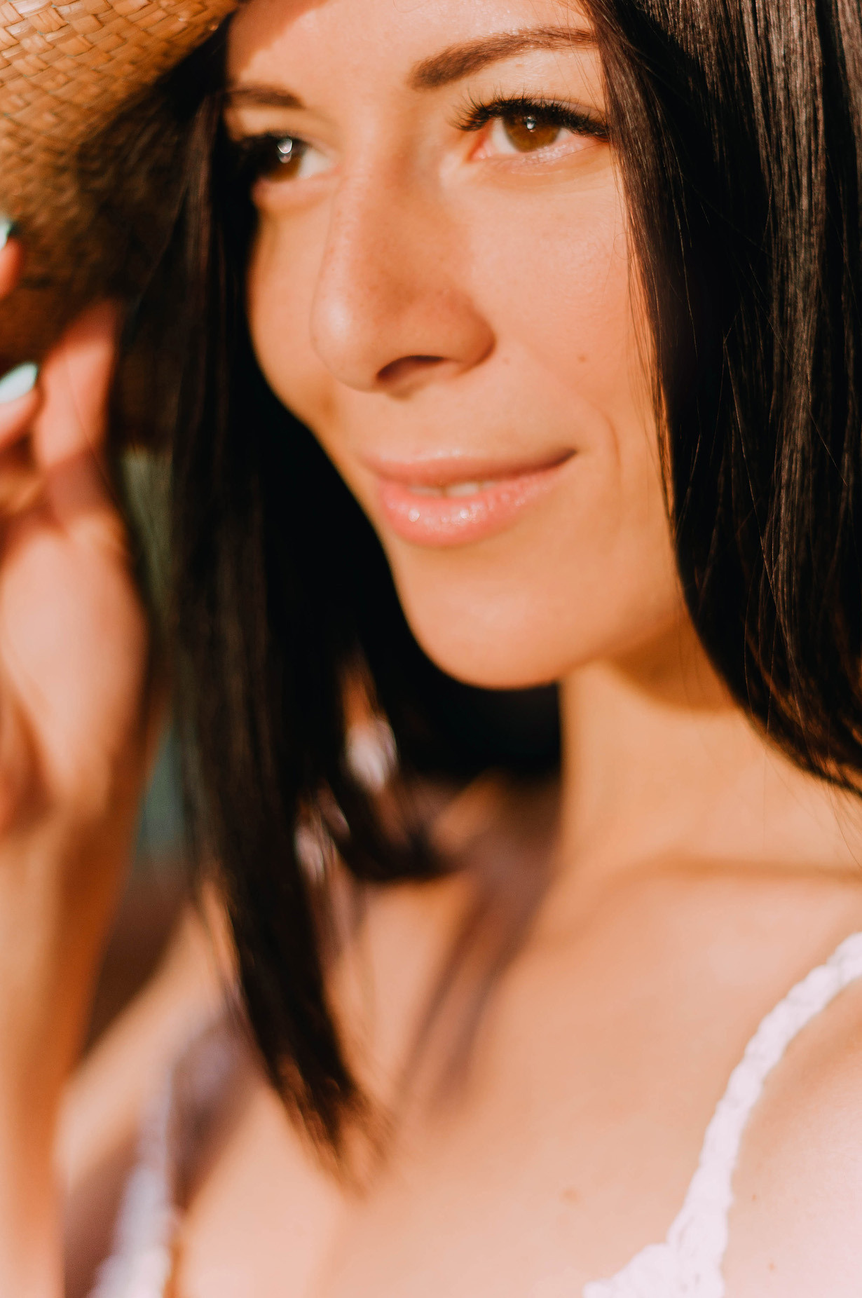 Picnic on the river photoshoot with Ira. Photographer Rouen, France