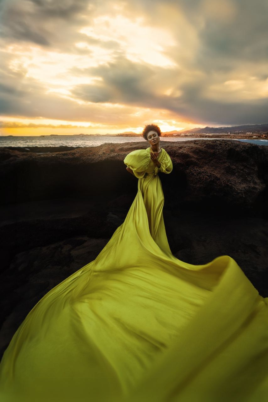 Sesión con vestido volador en Tenerife. Fotógrafa de familias, bodas, comuniones, newborn, premamá en Tenerife | Sesiones con vestidos voladores | Tania Bonnet