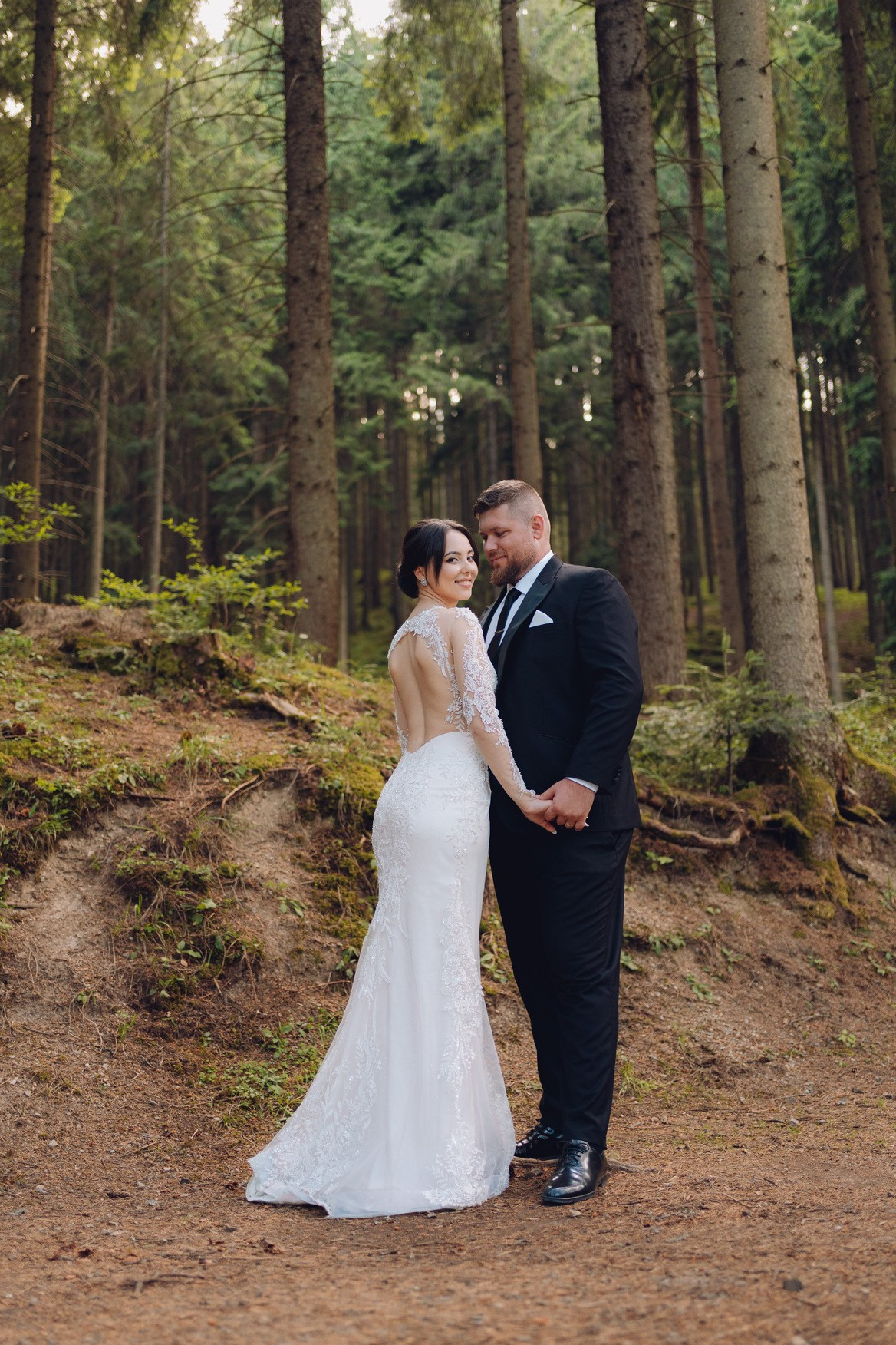 Cuplu de miri -  sedinta foto Trash the dress Lacul Iezer Sadova