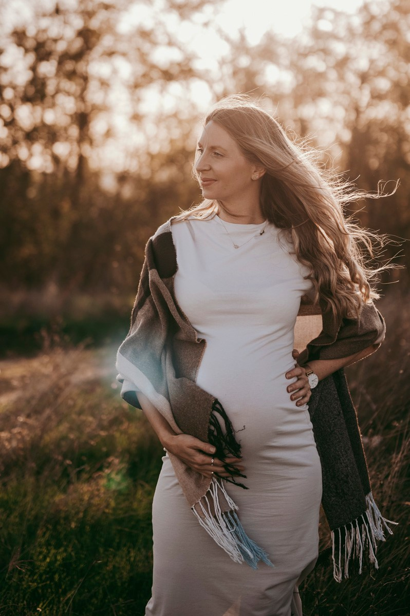 Milena / trudnicko fotografisanje sa porodicom. Deciji i porodicni fotograf u Beogradu Oksana Skendzic