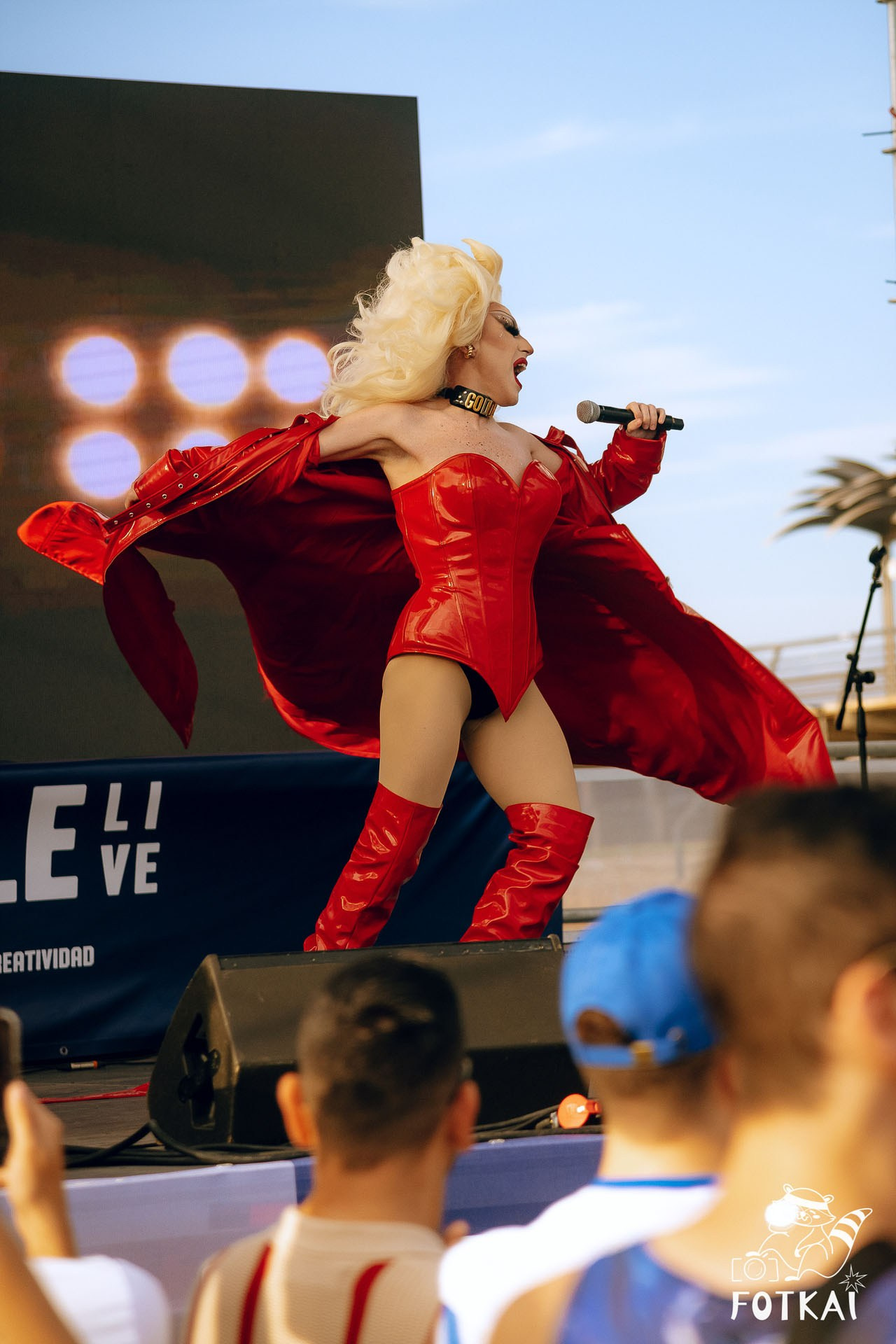 Cariña: La Fiesta 2025 Alicante — fotos del festival LGTBI y drag shows | FOTKAI