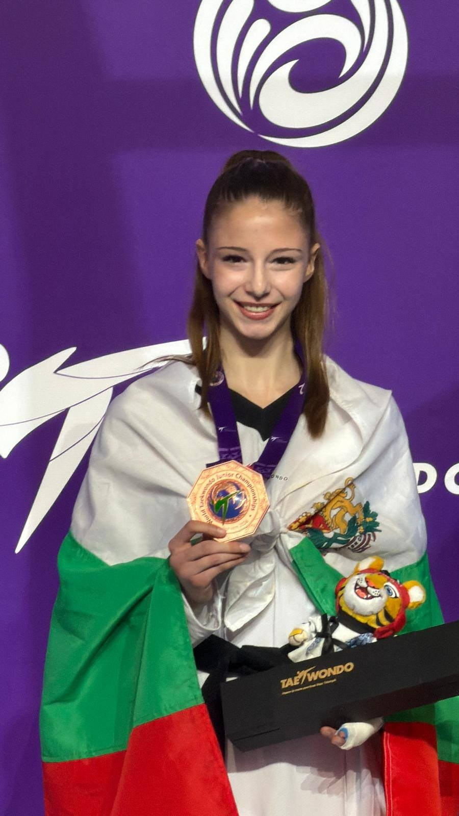 Дея Пеева с бронз от Световното за юноши и девойки в Ташкент. СПОРТ + ЕКШЪН + АДРЕНАЛИН ФОТОГРАФИЯ