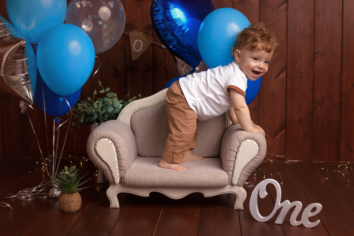 עוגה ראשונה וצילומי גיל שנה לרון. נטליה רוזמן צלמת הריון ניובורן ילדים ובוק בת מצווה