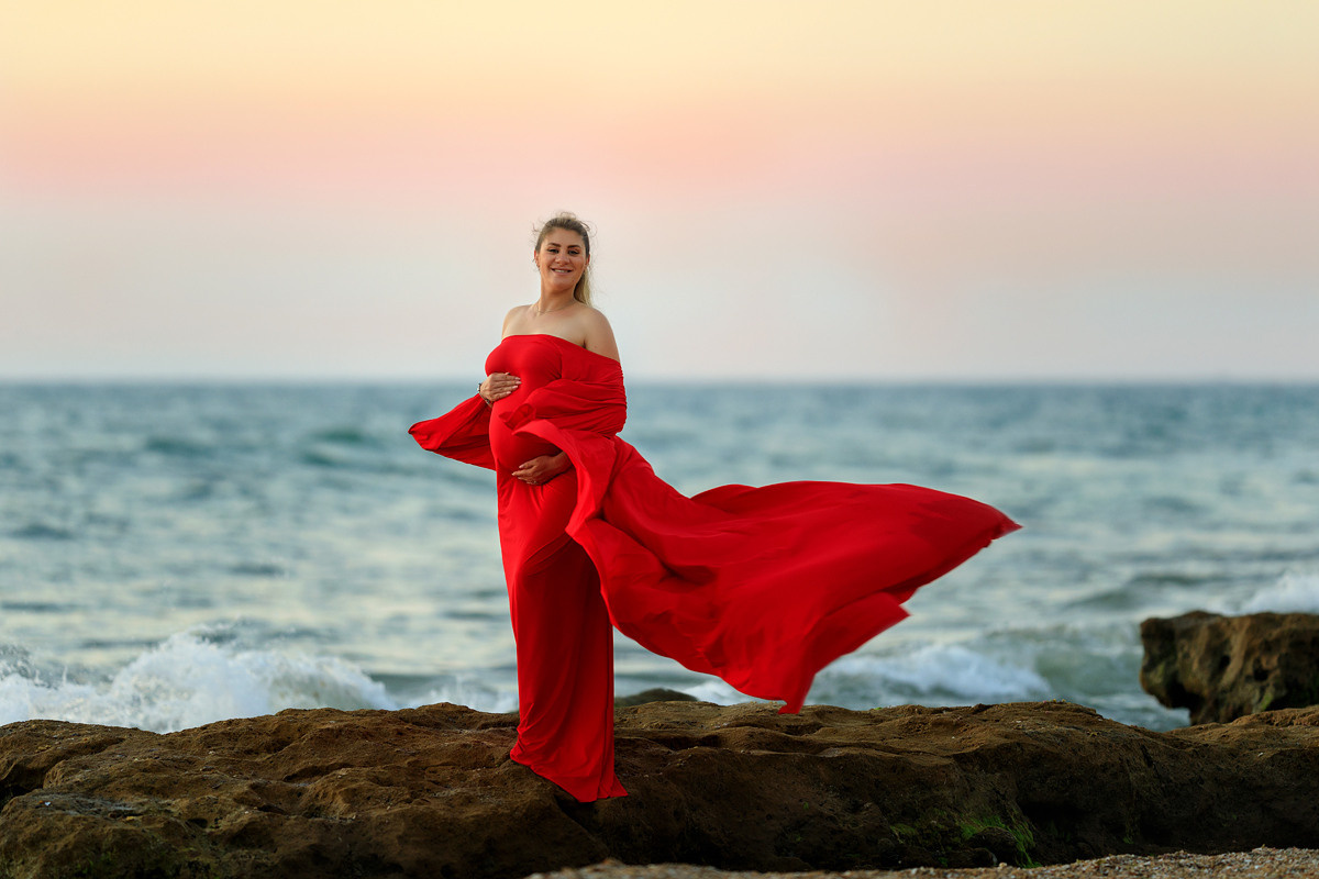 אנה וגרמן בצילומי הריון בטבע. נטליה רוזמן צלמת הריון ניובורן ילדים ובוק בת מצווה