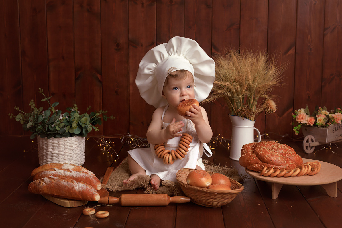 עוגה ראשונה וצילומי גיל שנה לרון. נטליה רוזמן צלמת הריון ניובורן ילדים ובוק בת מצווה