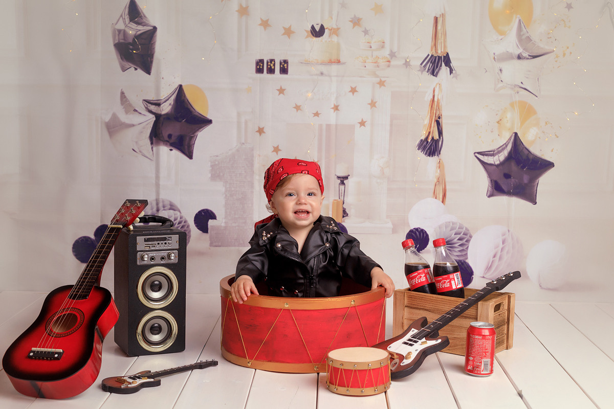 עוגה ראשונה וצילומי גיל שנה לרון. נטליה רוזמן צלמת הריון ניובורן ילדים ובוק בת מצווה