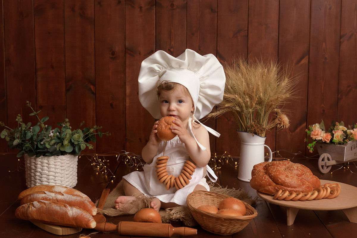 עוגה ראשונה וצילומי גיל שנה לרון. נטליה רוזמן צלמת הריון ניובורן ילדים ובוק בת מצווה