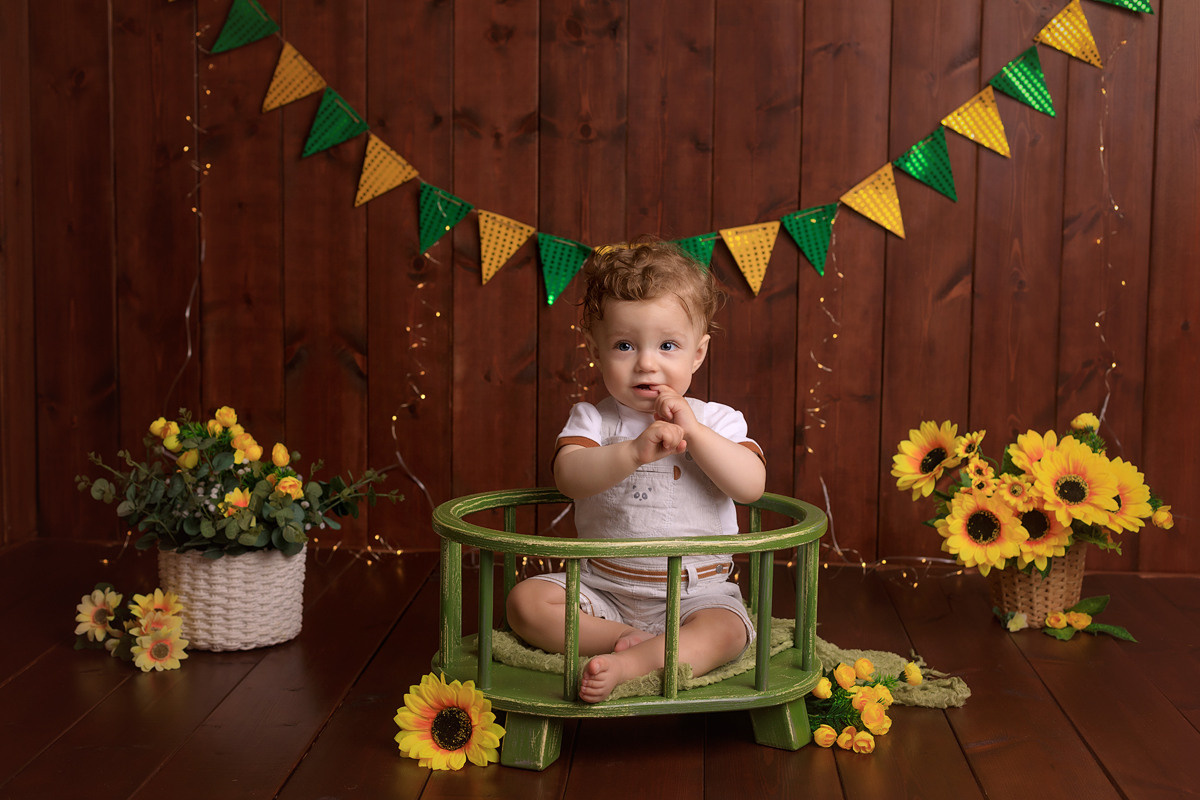 עוגה ראשונה וצילומי גיל שנה לרון. נטליה רוזמן צלמת הריון ניובורן ילדים ובוק בת מצווה